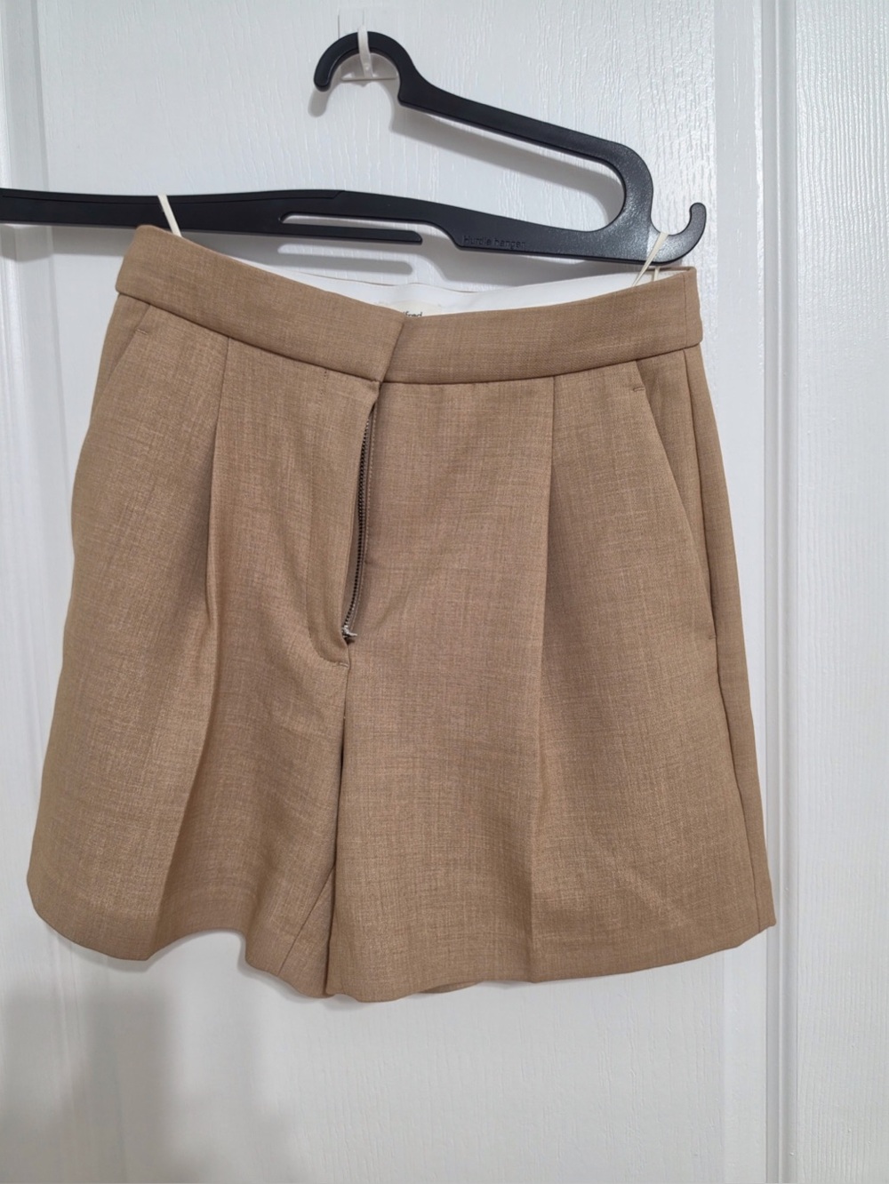 Wilfred High Waist Tailored Shorts in Tan